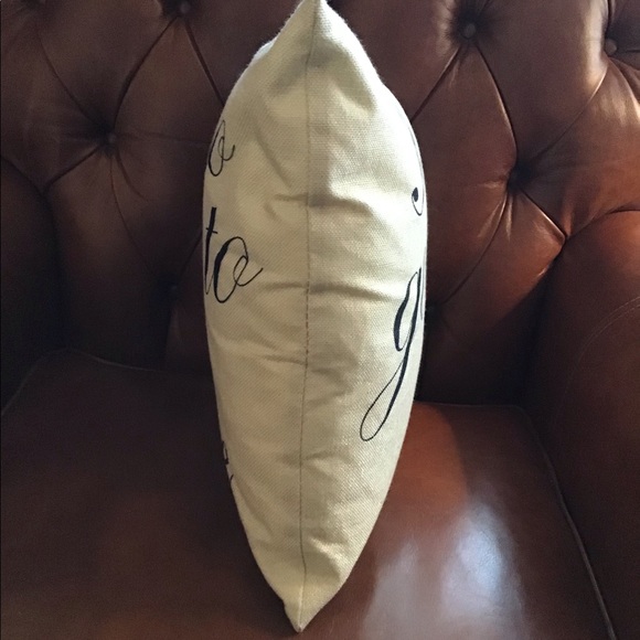 IT’S SO GOOD TO BE HOME THROW PILLOW NWOT - Picture 3 of 9